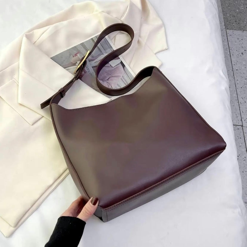 Eadaoin | Elegante Lederhandtasche