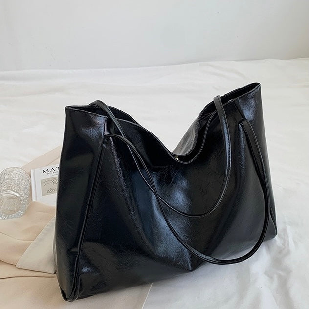 Orla | Schimmernde Lederhandtasche